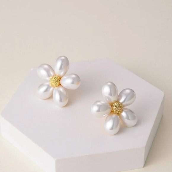 Multicolor Women's Jewelry Faux Pearl Decor Flower Design Stud Earrings - Picture 1 of 5